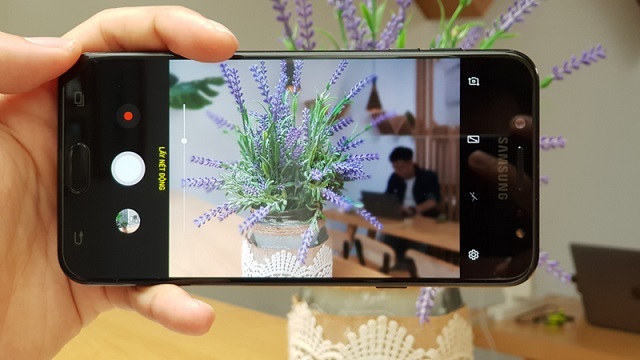 Samsung Galaxy J7 Plus Trang bị Camera kép lấy nét dữ thế chủ động Live Focus, không có tính năng zoom quang